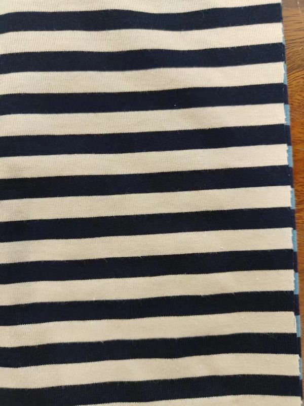 Tecido de material de algodão macio e listrado anti-pilling e não facilmente deformado para camiseta