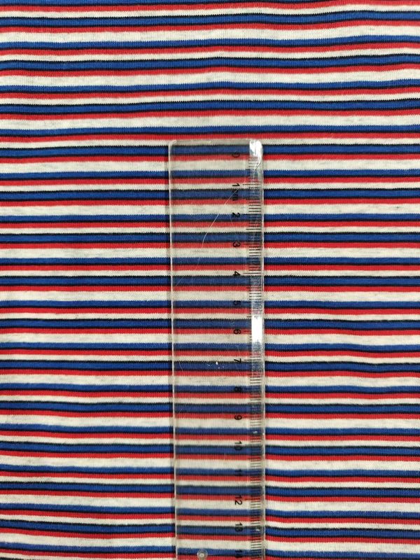 Tintura de fio e textura suave e saudável Tecido de tricô a riscas para camiseta