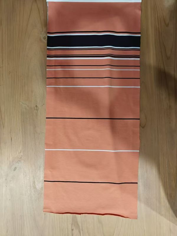 Suave e confortável, durável e suave, tecido de camiseta com listras elegantes.