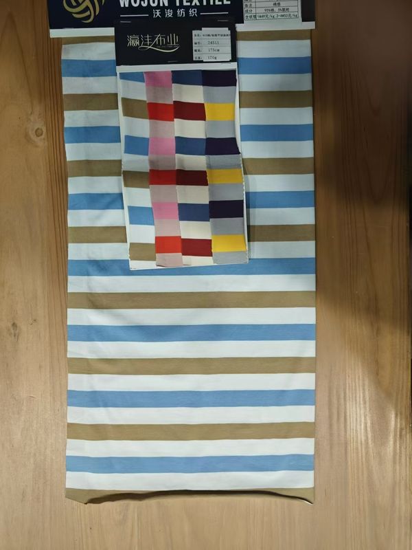 Comodidade e resistência a rugas e suavidade para a pele Tecido de material límpido com listras para camiseta
