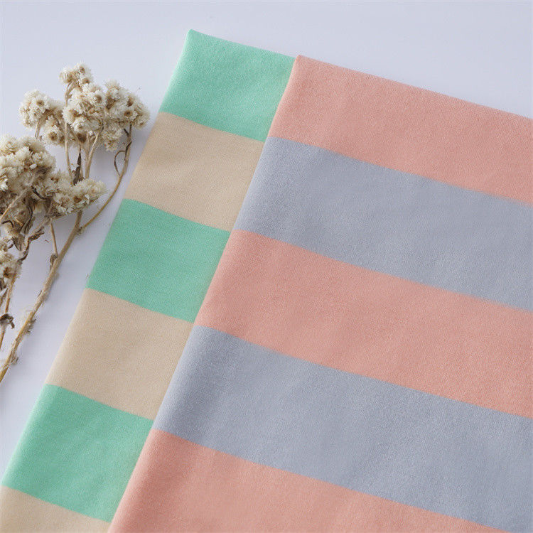 Tecido de tricô natural de várias cores e suave e respirável para camisa