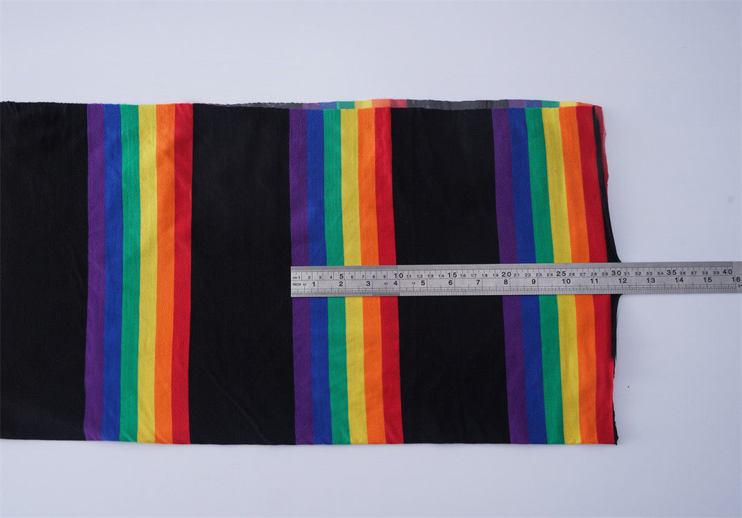 Tecido de material natural, confortável e elegante, com listras para camisetas
