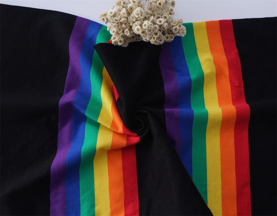 Tecido de material natural, confortável e elegante, com listras para camisetas
