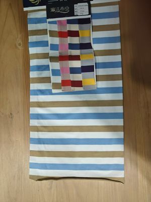 Comodidade e resistência a rugas e suavidade para a pele Tecido de material límpido com listras para camiseta
