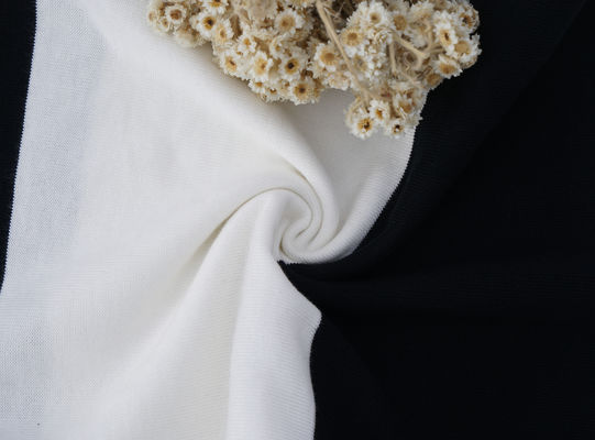 Bom preço. Tecido de material listrado, suave e fácil de cuidar, para uso casual on-line