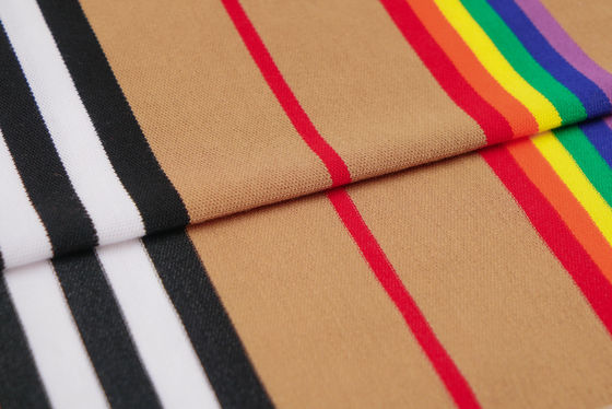 Bom preço. Tecido de boa qualidade, confortável e resistente, de material listrado, para camiseta on-line