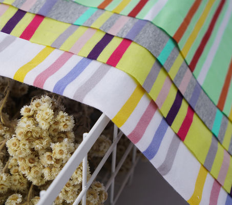 Bom preço. Tecido de malha listrada respirável e natural para a pele, para roupa casual on-line