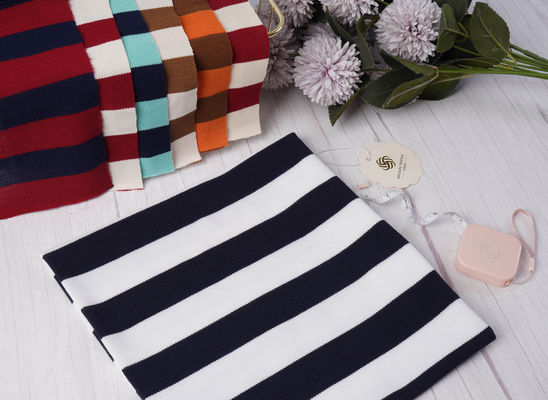 Tela de tricô natural e resistente a rugas resistência à cor versão anti-rugas e crocante tecido a riscas para camisa polo