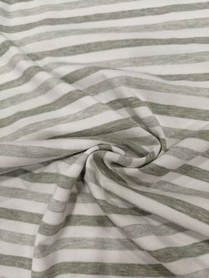 Bom preço. Tecido de malha listrado de boa qualidade, amigo da pele e confortável, para camiseta on-line